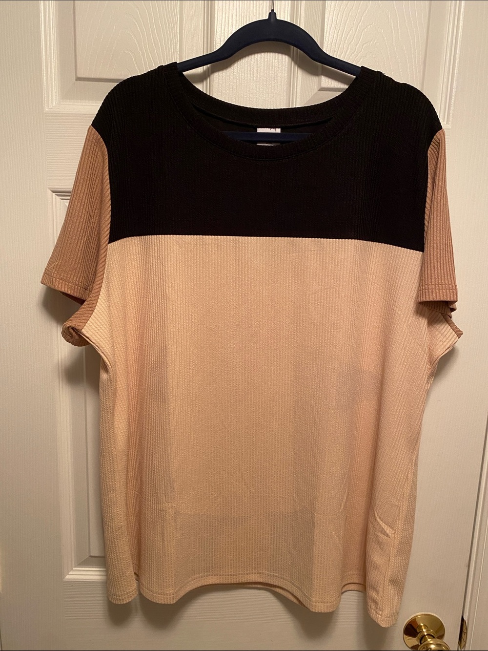 Wiholl Women's Colorblock Short Sleeve Top…size 3XL